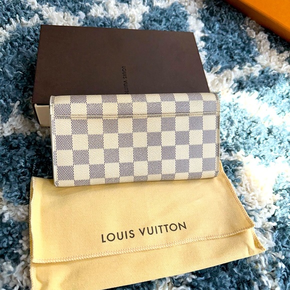 Louis Vuitton Sarah Wallet - Picture 2 of 12